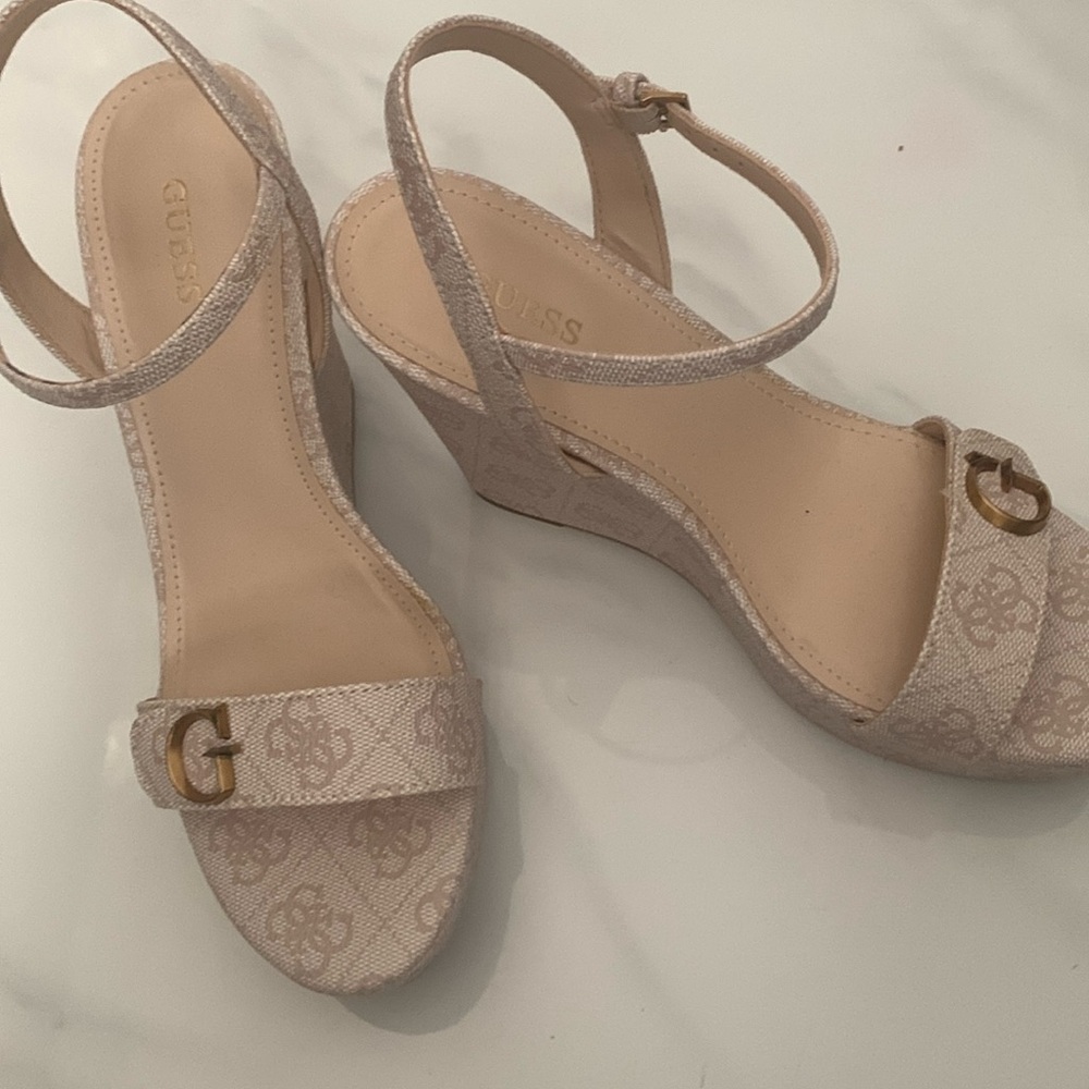 Guess Wedges color beige size 7